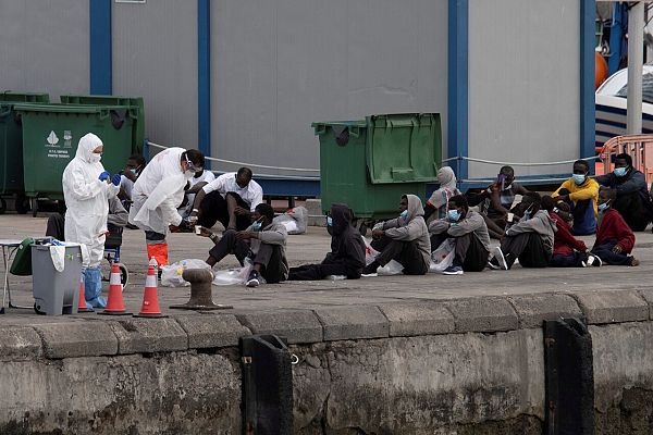 El muelle de Arguineguín, al límite tras la llegada continua de migrantes