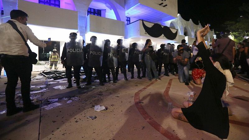 Conmoción en México tras disolver a tiros la policía una manifestación feminista
