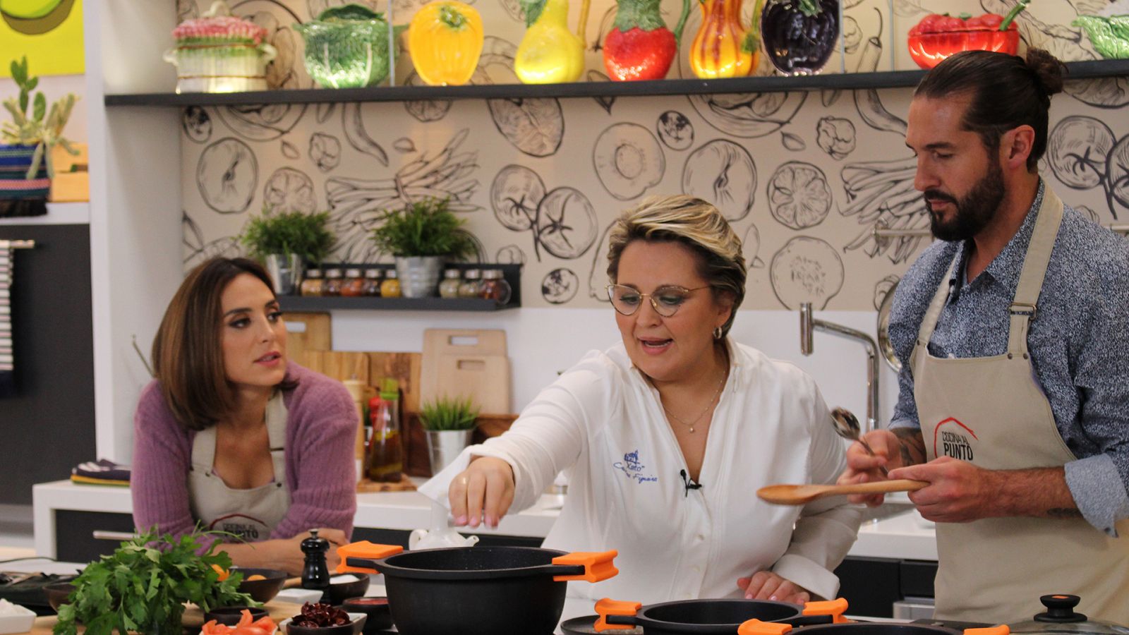 Cocina al punto con Peña y Tamara - Buñuelos de manitas de cordero