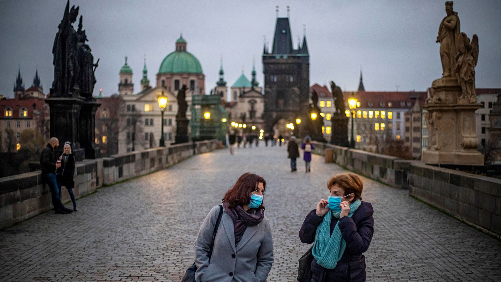Coronavirus - Europa, convertida en epidentro de la pandemia, espera ansiosa la llegada de una vacuna - Telediario 1 | Ver