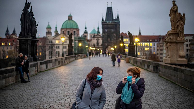 Coronavirus - Europa, convertida en epidentro de la pandemia, espera ansiosa la llegada de una vacuna - Telediario 1 | Ver