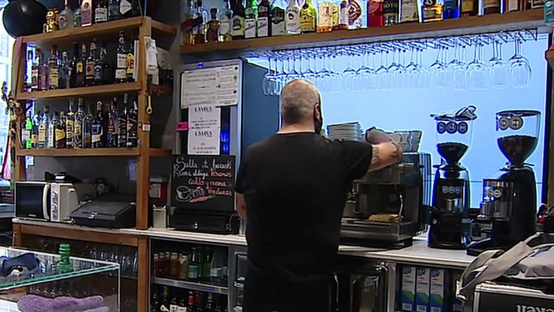 Un cliente anónimo paga los desayunos de todo un mes a un bar de Bilbao cerrado por las restricciones