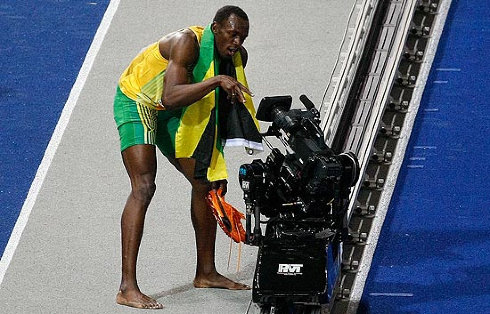 Usain Bolt, improvisado reportero de TVE. El'extraterrestre' no se avergonzó y, micrófono en mano, se dirigió a todos los españoles. 