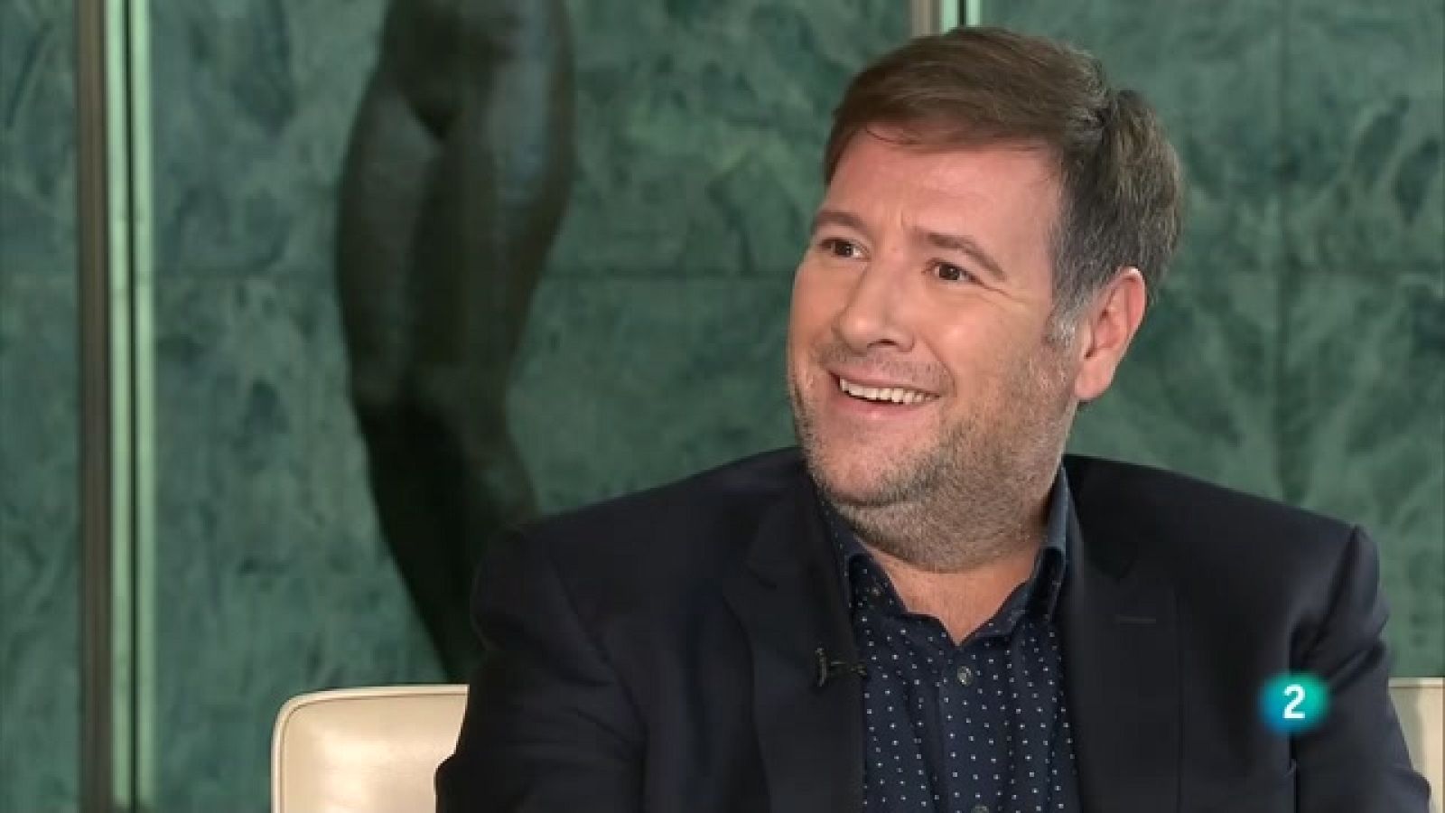 Carlos Latre entrevistat per Anna Cler a Noms Propis