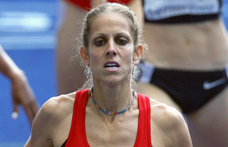  Vea la carrera completa de los 1500 femenino en la que Natalia Rodríguez consiguió ganar pero que más tarde fue descalificada por los jueces. 