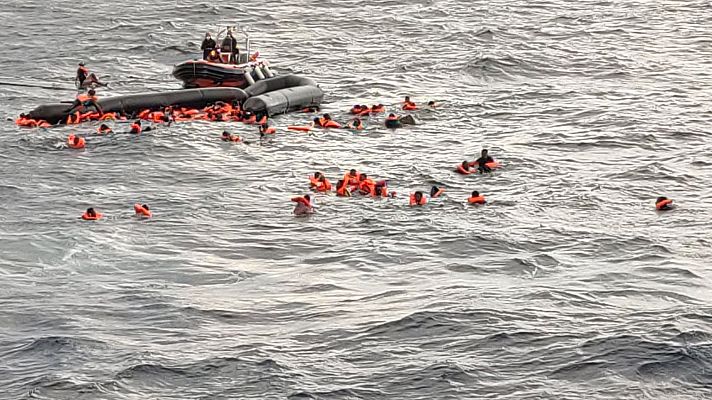 El Open Arms busca puerto para los 258 migrantes