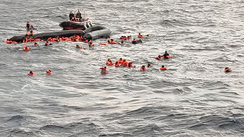 El Open Arms busca puerto tras un rescate agónico con seis muertos: "Está todo el mundo en shock"