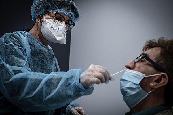 La tarde en 24h - La patronal del turismo, Exceltur, acoge con "cautela" la exigencia de PCR: "Puede tener efectos disuasorios"