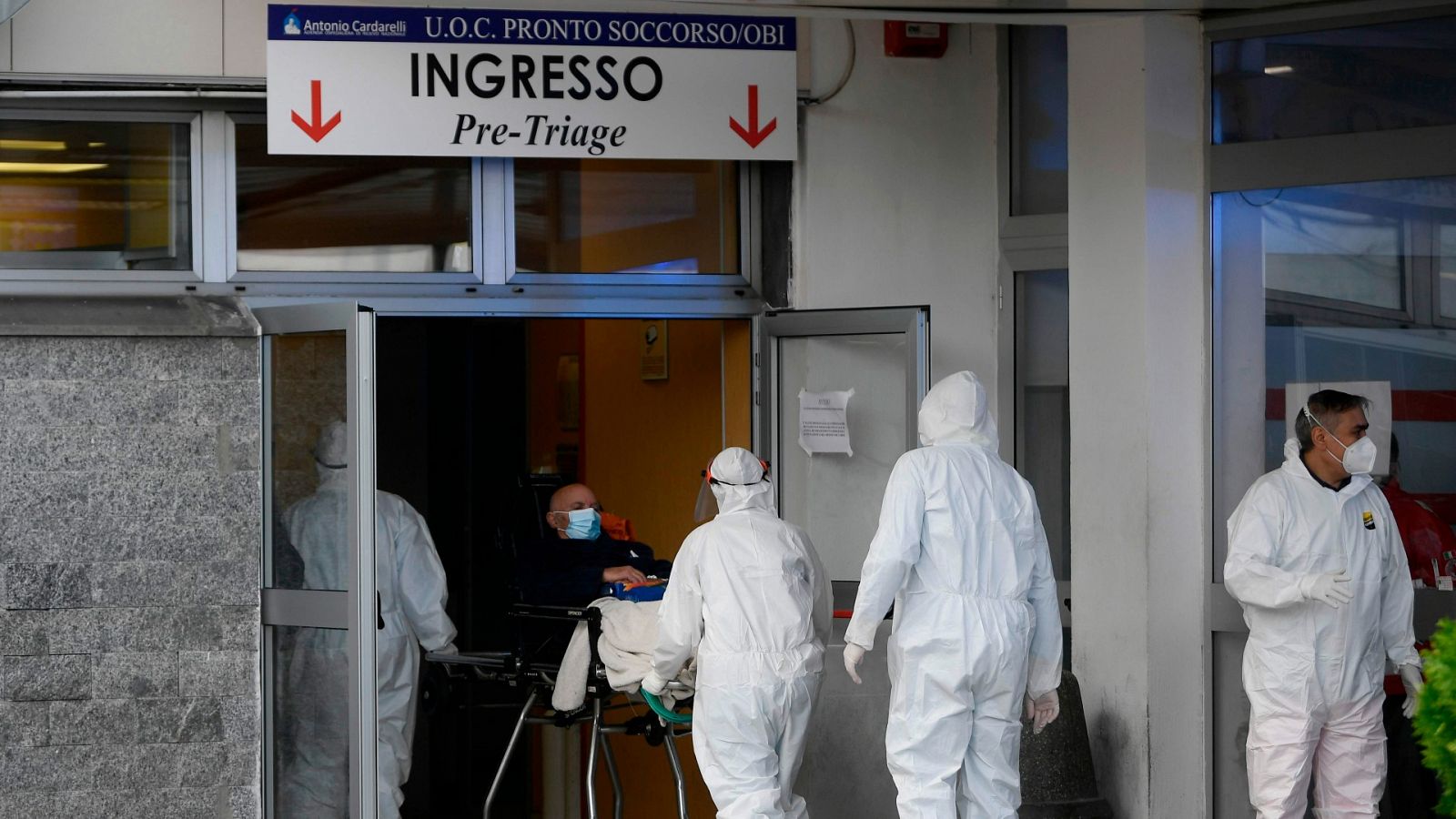 Las muertes y casos de COVID-19 vuelven a subir en Italia