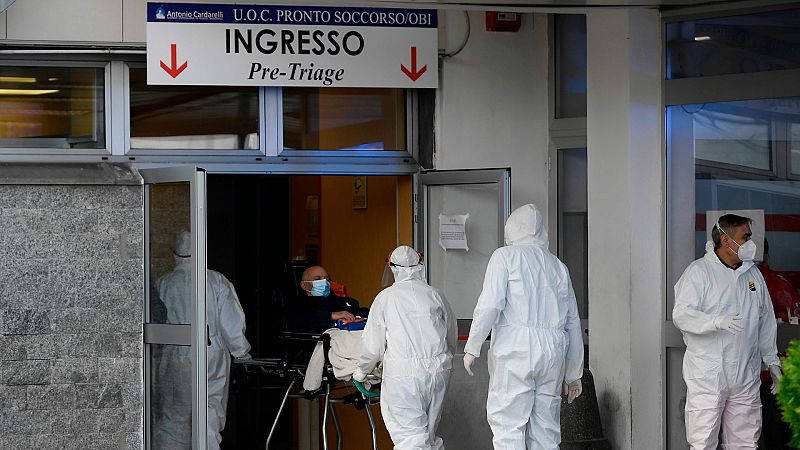 Las muertes y casos de COVID-19 vuelven a dispararse en Italia