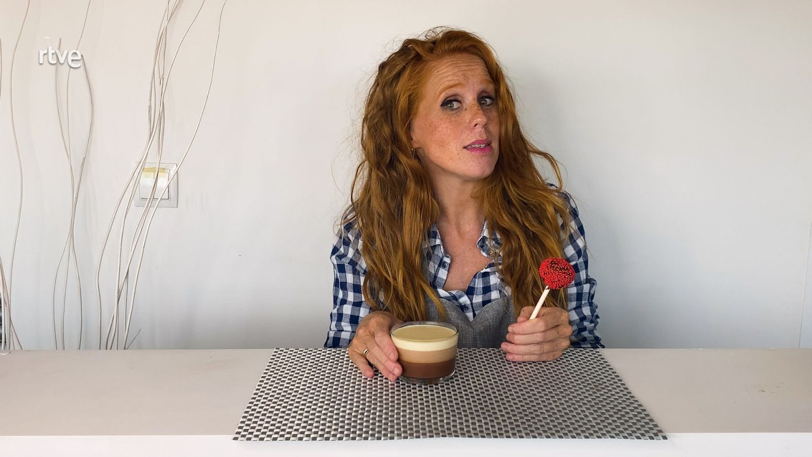 Tarta de tres chocolates, la receta de María Castro | VÍDEO | Ver