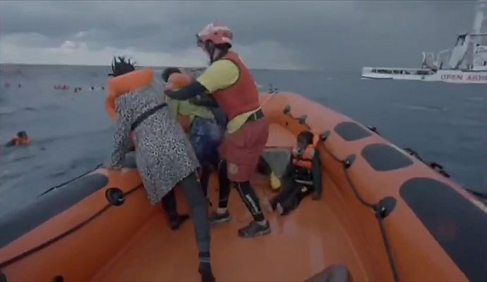 Telediario 1 - Bangaly, de 6 años, ha perdido a su madre en el Mediterráneo