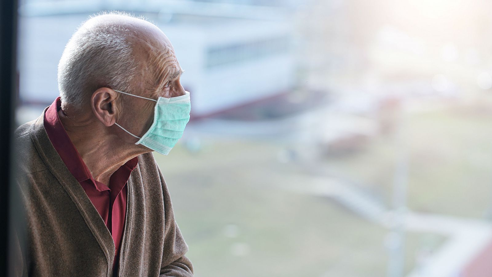 Los familiares con ancianos en residencias vuelven a denunciar la falta de atención en la segunda ola de la pandemia - RTVE.es