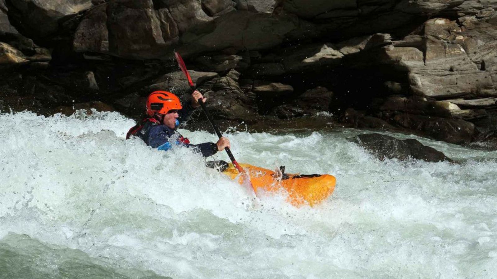 Grandes documentales - Expedición con Steve Backshall: Bután, agua blanca - ver ahora