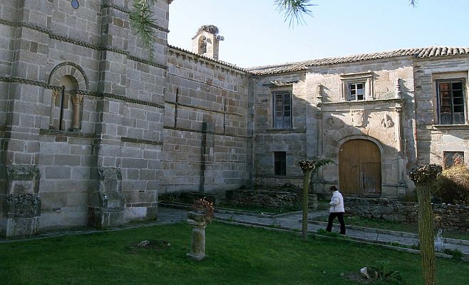 Telediario 1 - Emprender, una salida al paro