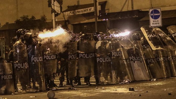 Informativo 24h - Al menos dos muertos y numerosos heridos por la violenta represión policial contra los manifestantes en Perú
