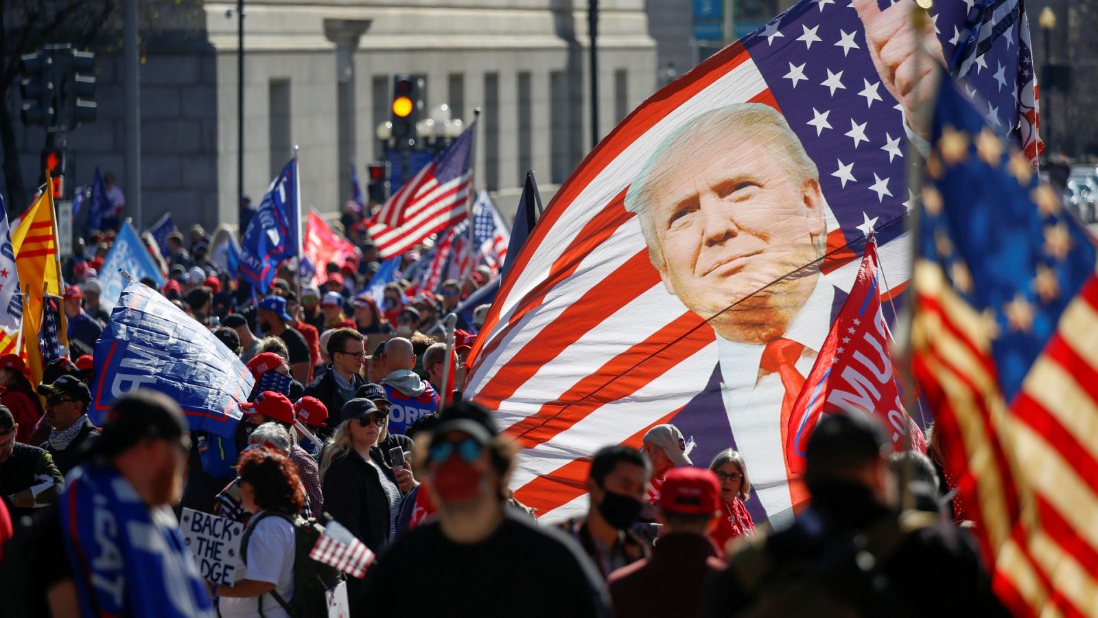 Estados Unidos - Miles de partidarios de Trump protestan por el supuesto fraude electoral