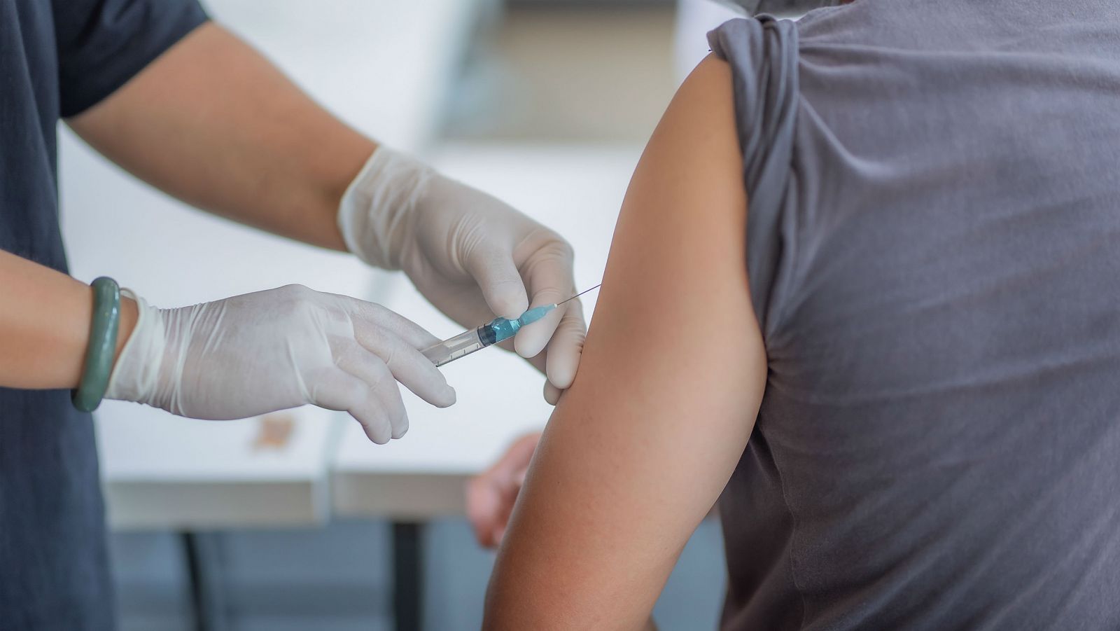 ¿Son seguras las vacunas? ¿Pueden las leyes forzar a ponerlas?