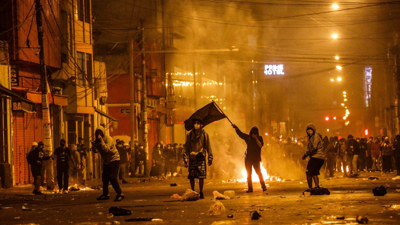 Crecen la protesta contra la destitución del presidente peruano Martín Vizcarra