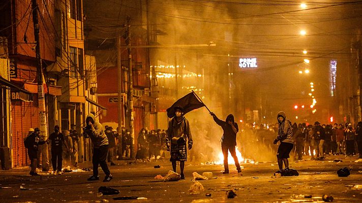 Crecen las protestas contra la destitución del presidente peruano Martín Vizcarra