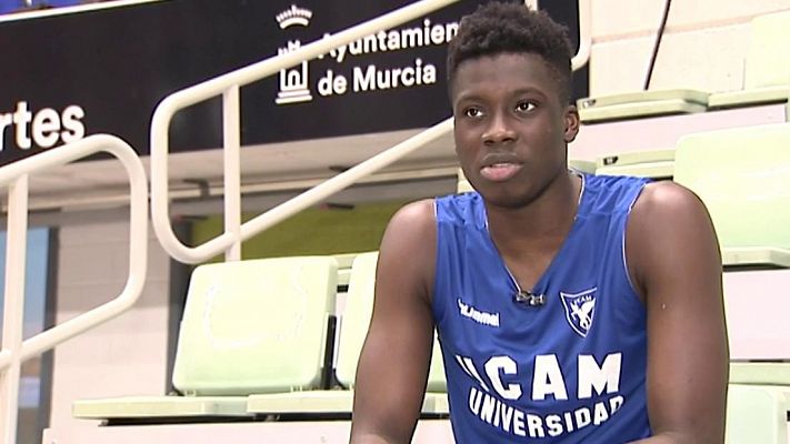 Telediario 1 - Alex Antetokounmpo, el menor de la saga, se foguea en el UCAM Murcia