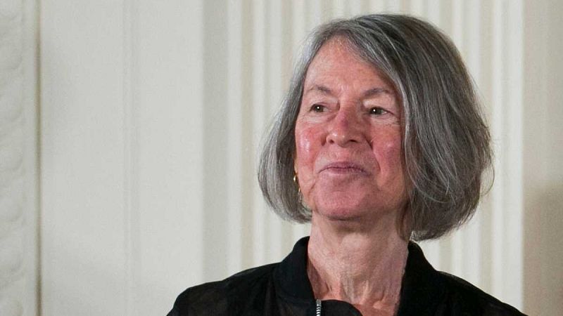Tras ganar el Nobel Louise Glück, rompe con la editorial Pre-Textos, que la publicó cuando apenas era conocida