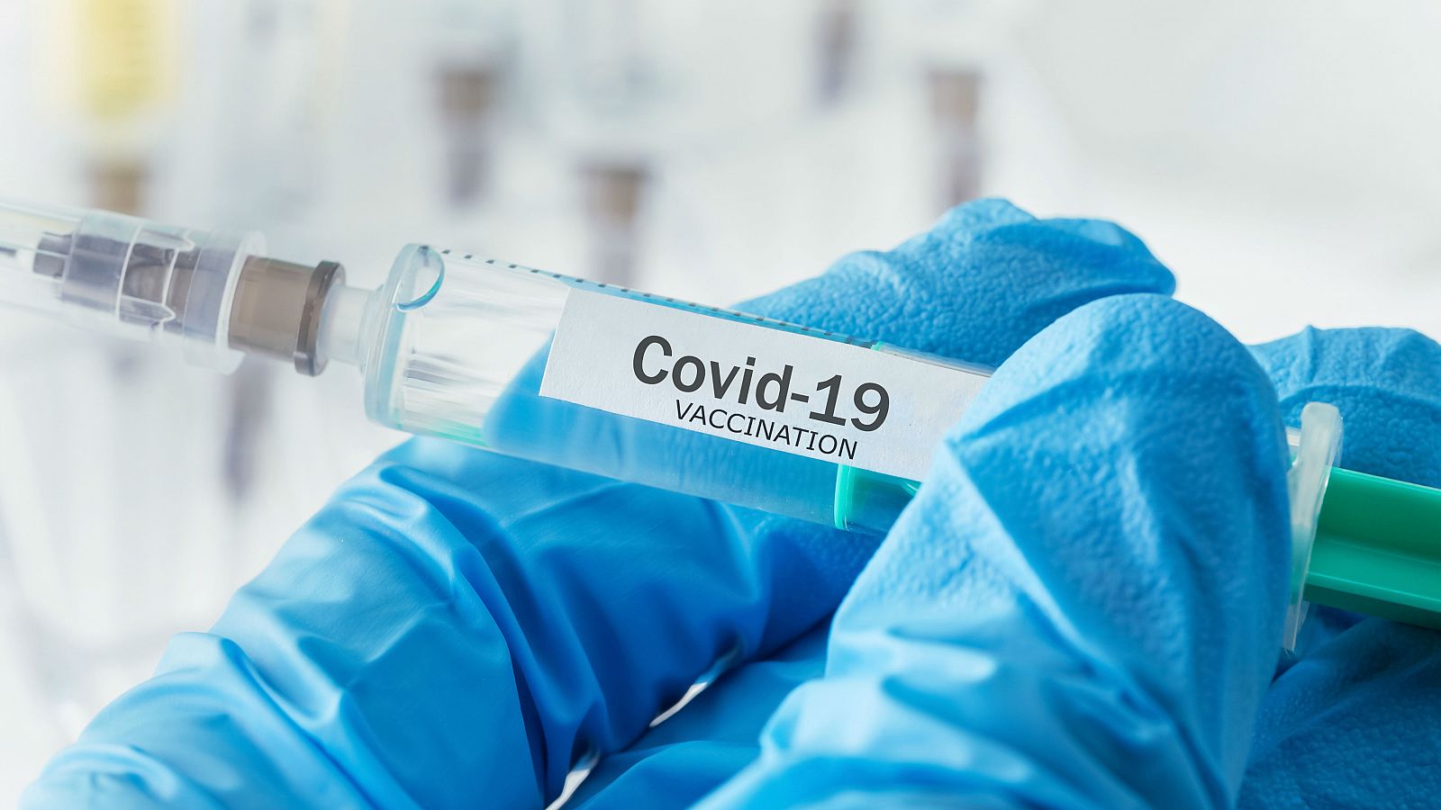 Sanidad indica que "lo ideal sería que alrededor del 70 % de la población estuviese vacunada" contra el COVID-19 - RTVE.es