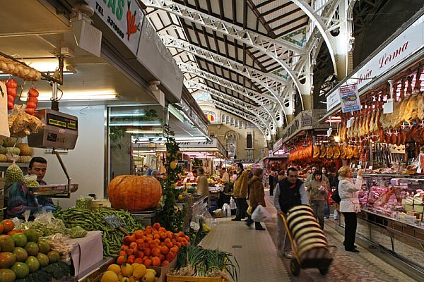 Cómo se las ingenia un mercado tradicional para sobrevivir