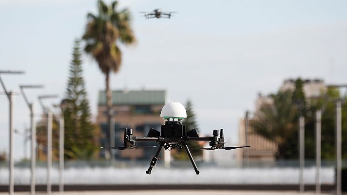 Telediario 1 - Valencia acoge el primer transporte de material sanitario mediante drones hecho en España