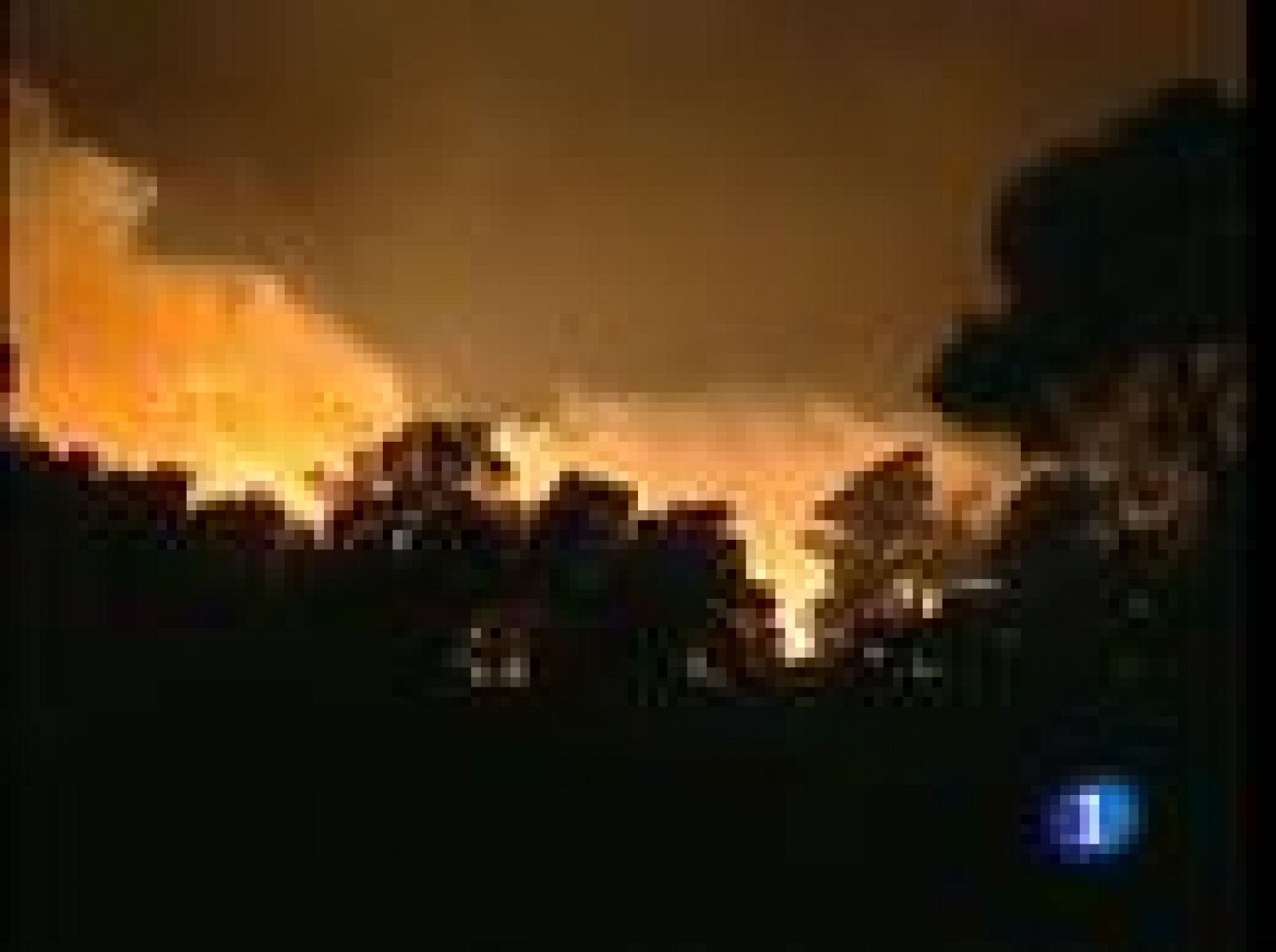 Las llamas están a 15 kilómetros de Atenas | Ver