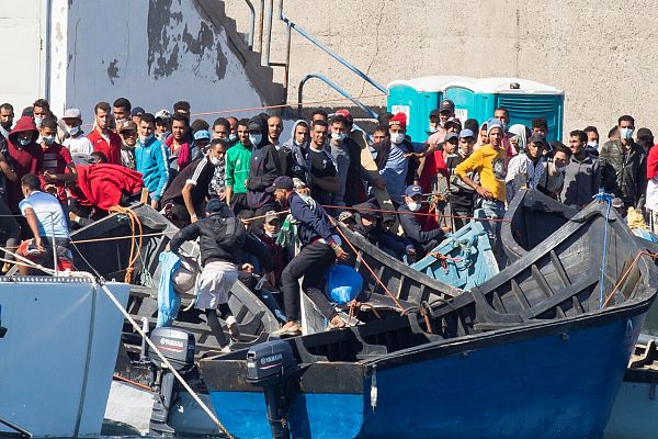 Telediario 1 - Crece más de un 1.000% la llegada de migrantes a Canarias