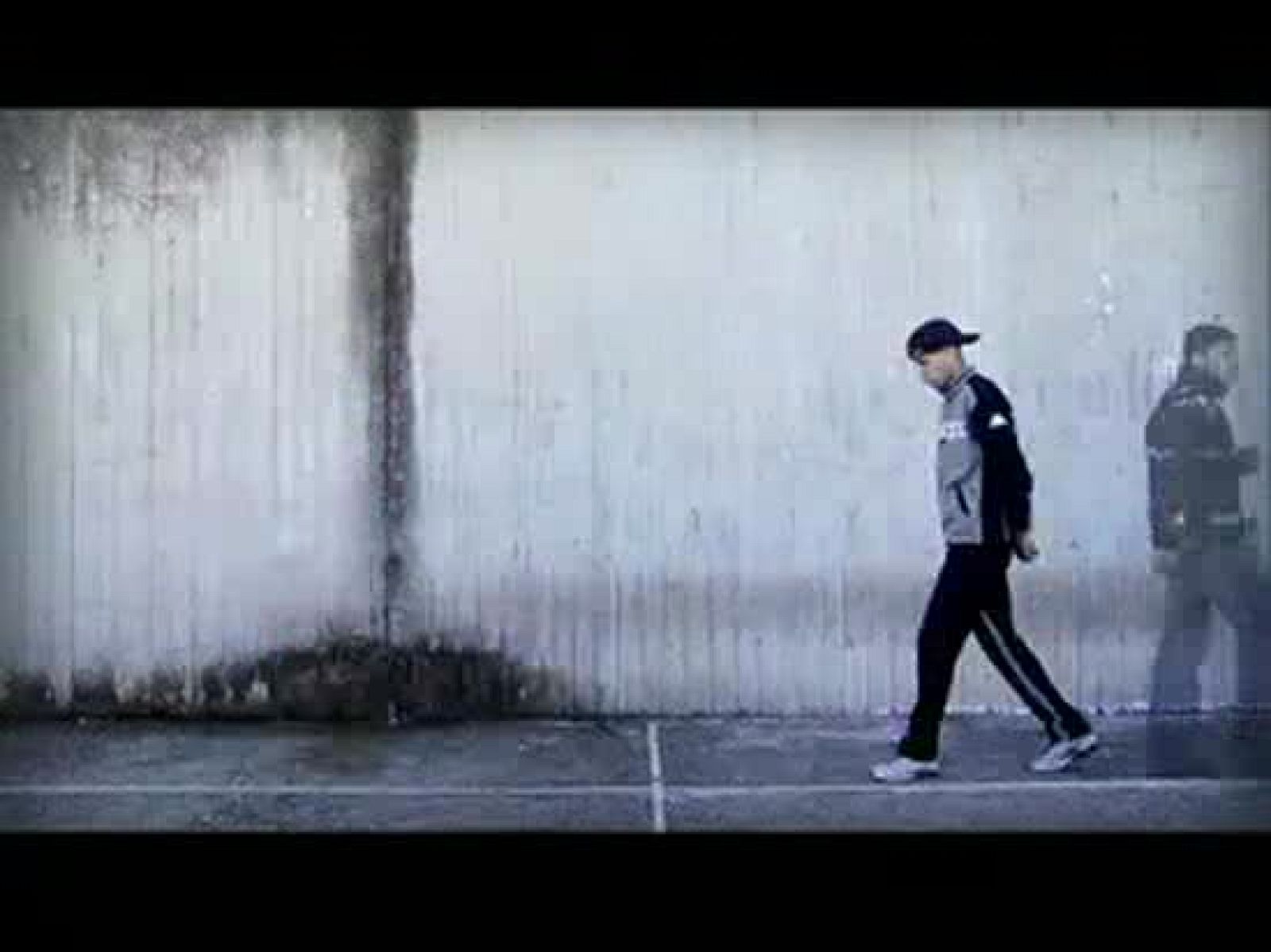 El coro de la cárcel - Intro de 'Rock in Rebibbia' (Italia) - El coro de la cárcel | Ver