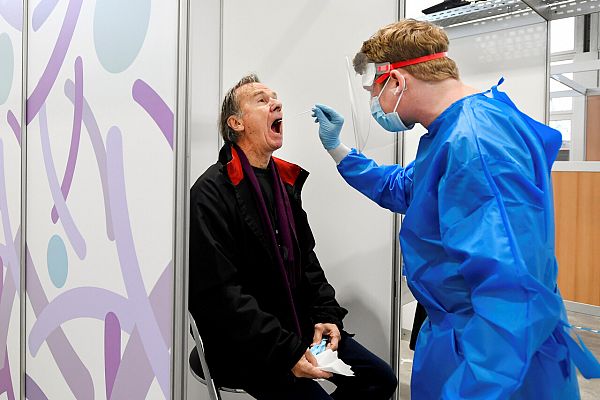 Telediario 1 - Test de coronavirus en farmacias: ¿Sí o no?