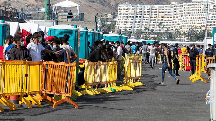 Más de 1.700 migrantes permanecen en Arguineguín a la espera de un recurso de acogida mientras continúan los traslados