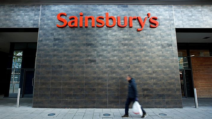Telediario 1 - Ataques racistas a la campaña de navidad de una popular cadena de supermercados de Reino Unido