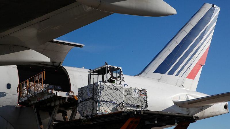 Las compañías aéreas se preparan para el transporte refrigerado de las vacunas contra el coronavirus