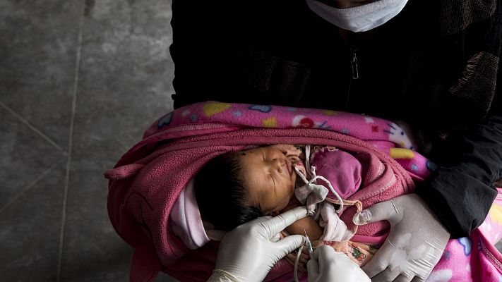 Telediario 1 - Mientras el mundo espera la vacuna contra el COVID, millones de niños no han recibido ninguna vacuna básica en su primer año de vida