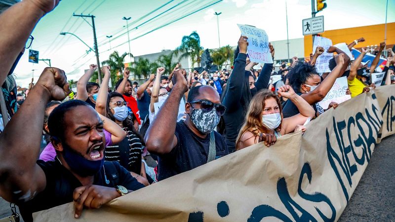 Protestas en Brasil tras la muerte de un hombre negro a manos de dos guardias de seguridad blancos
