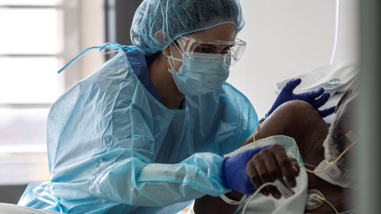 Las muertes por COVID-19 suben en seis comunidades en la última semana