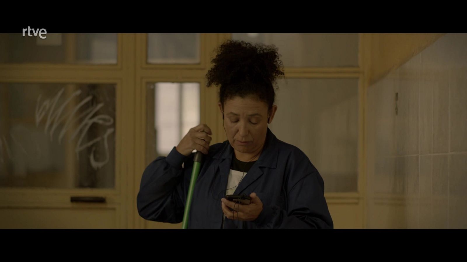 Versión española: Corto - Loca - ver ahora