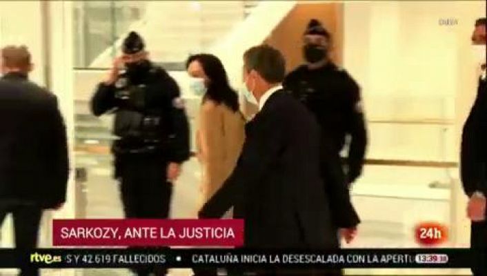 Informativo 24h - Sarkozy se sienta en el banquillo