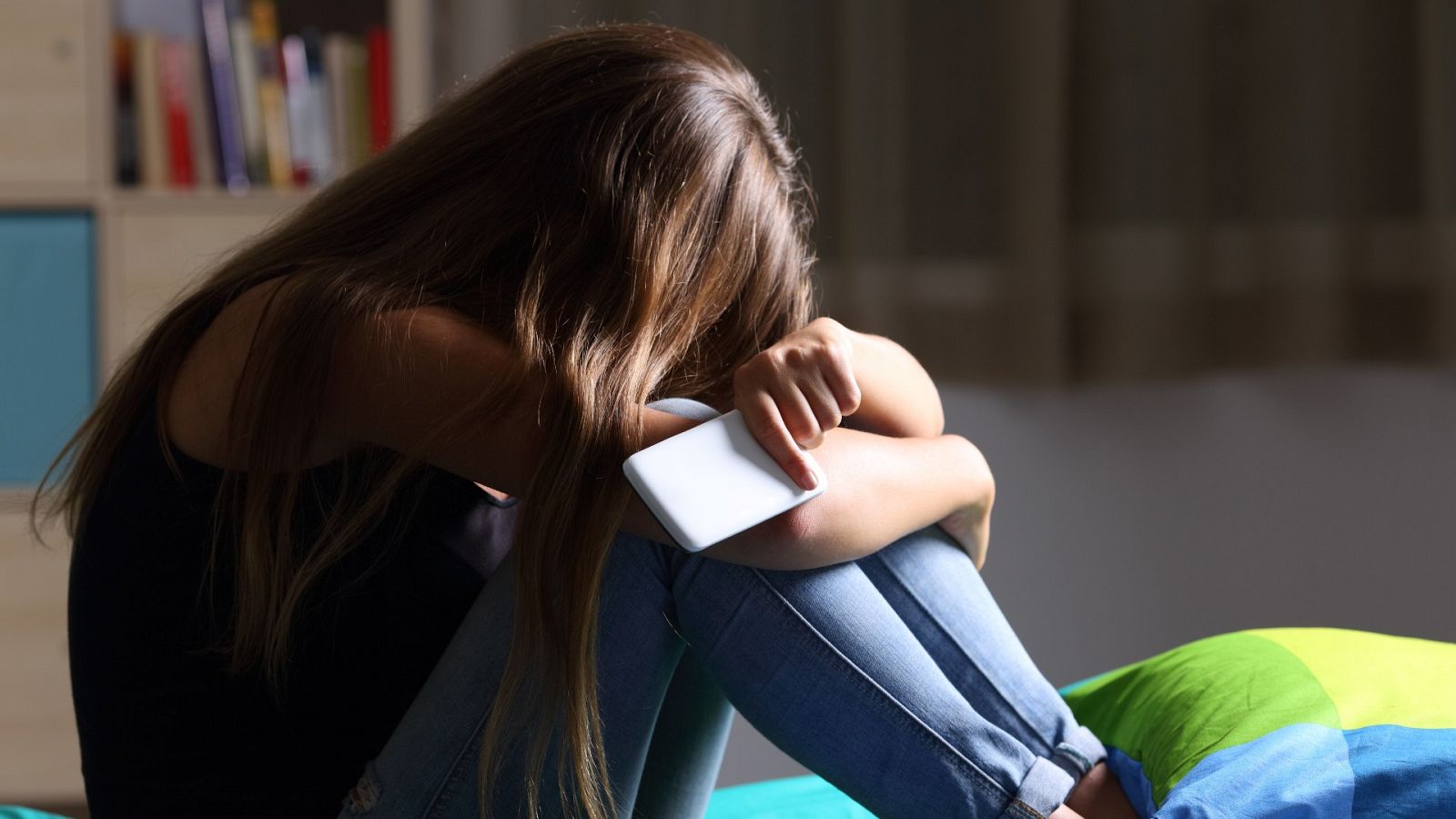 Aumentan los casos de violencia digital hacia chicas jóvenes
