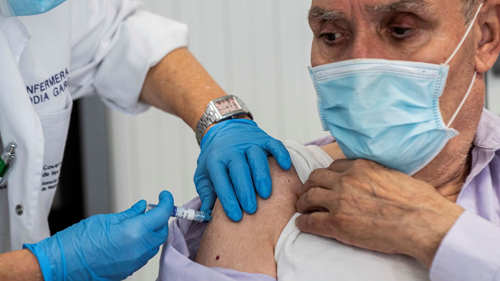 COVID-19 | Ancianos y sanitarios, los primeros en vacunarse