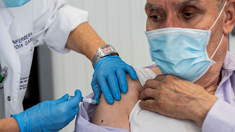 Ancianos y sanitarios de residencias serán los primeros en recibir la vacuna de la COVID-19