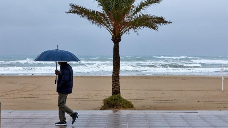 Lluvia en Andalucía occidental, Málaga, sistema Central y Canarias