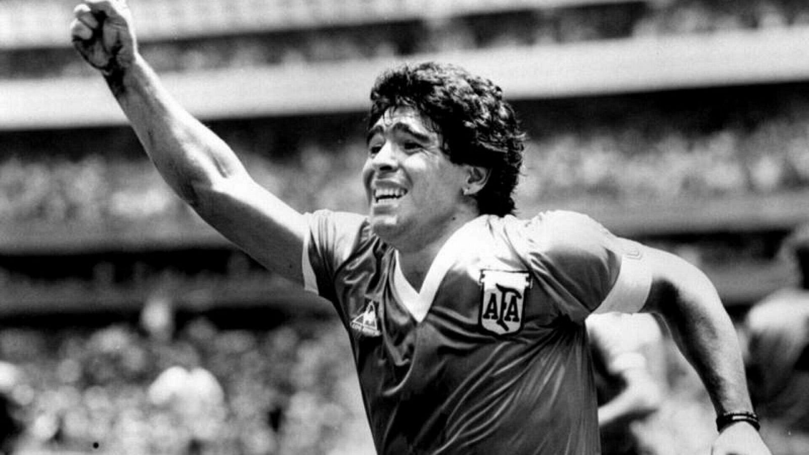 Le hacemos un homenaje al jugador de futbol: Maradona