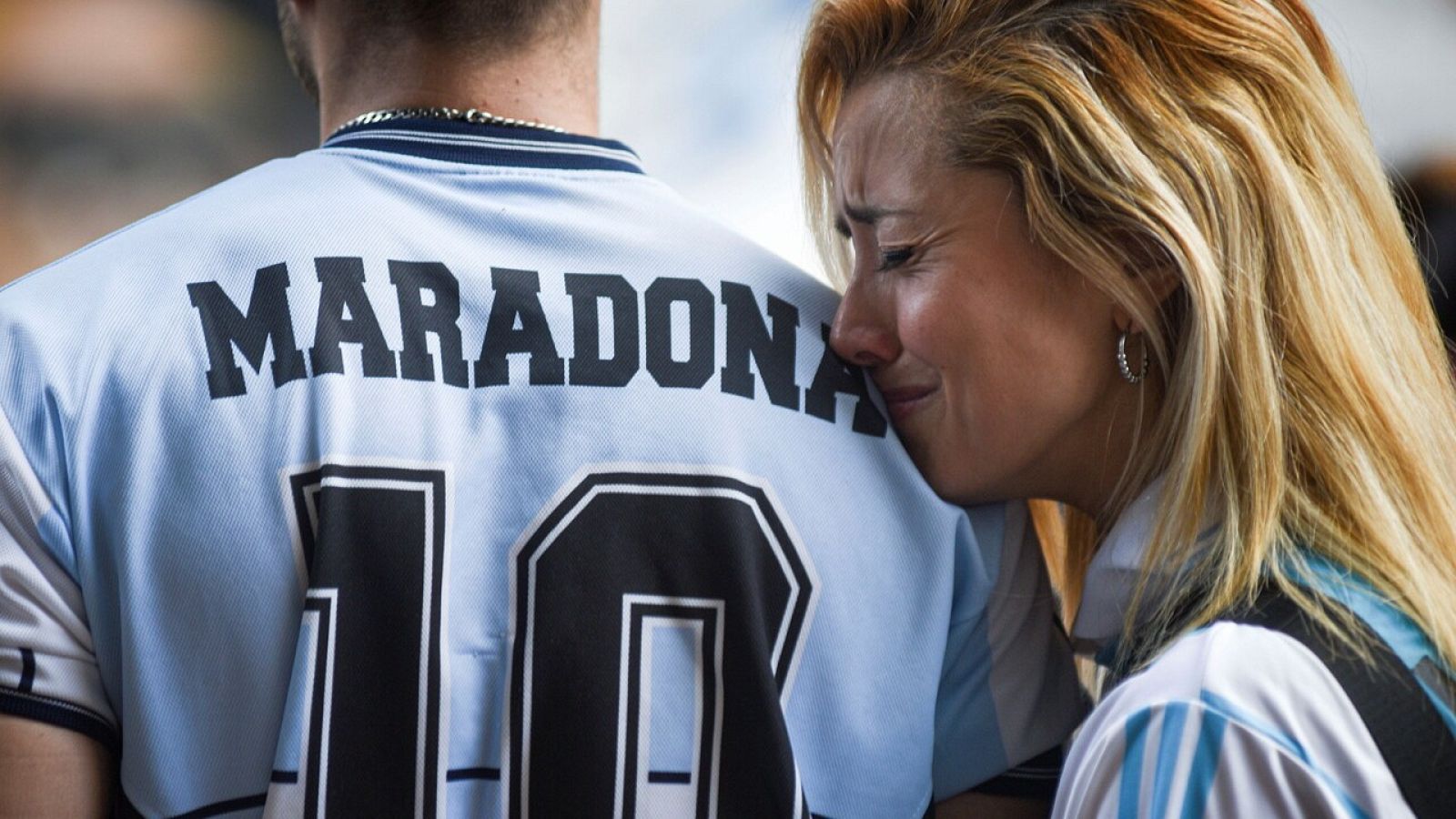 Los aficionados argentinos recuerdan a Maradona
