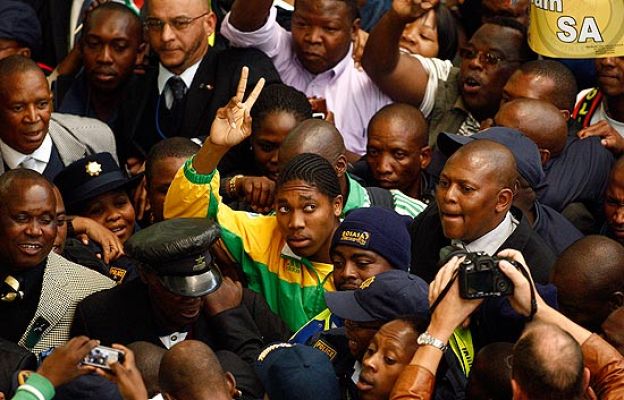  - Semenya, recibida como una heroína