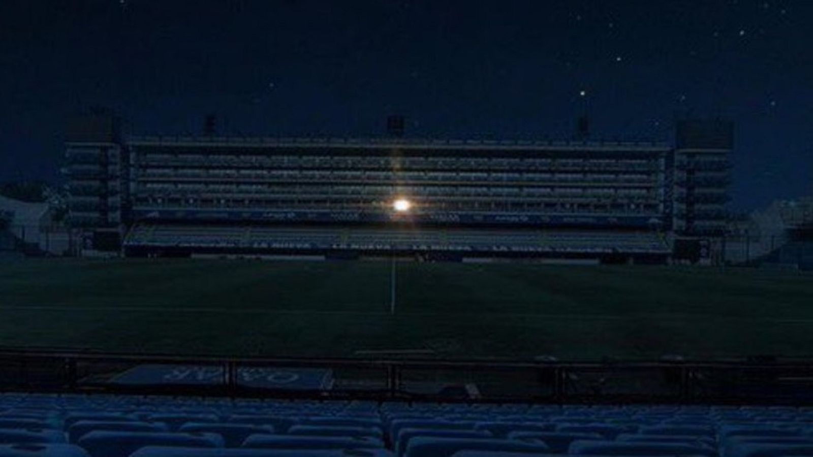 Muere Maradona: Maradona, una luz que ilumina los estadios donde brilló | Ver