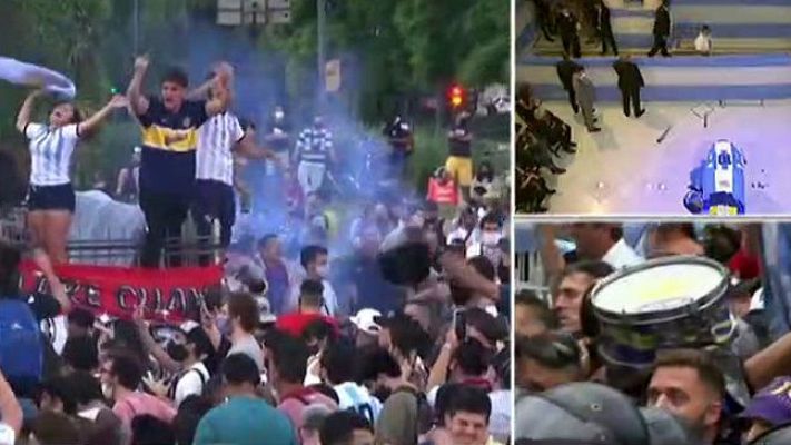 Informativo 24h - Miles de personas se agolpan para dar su último adiós a Maradona
